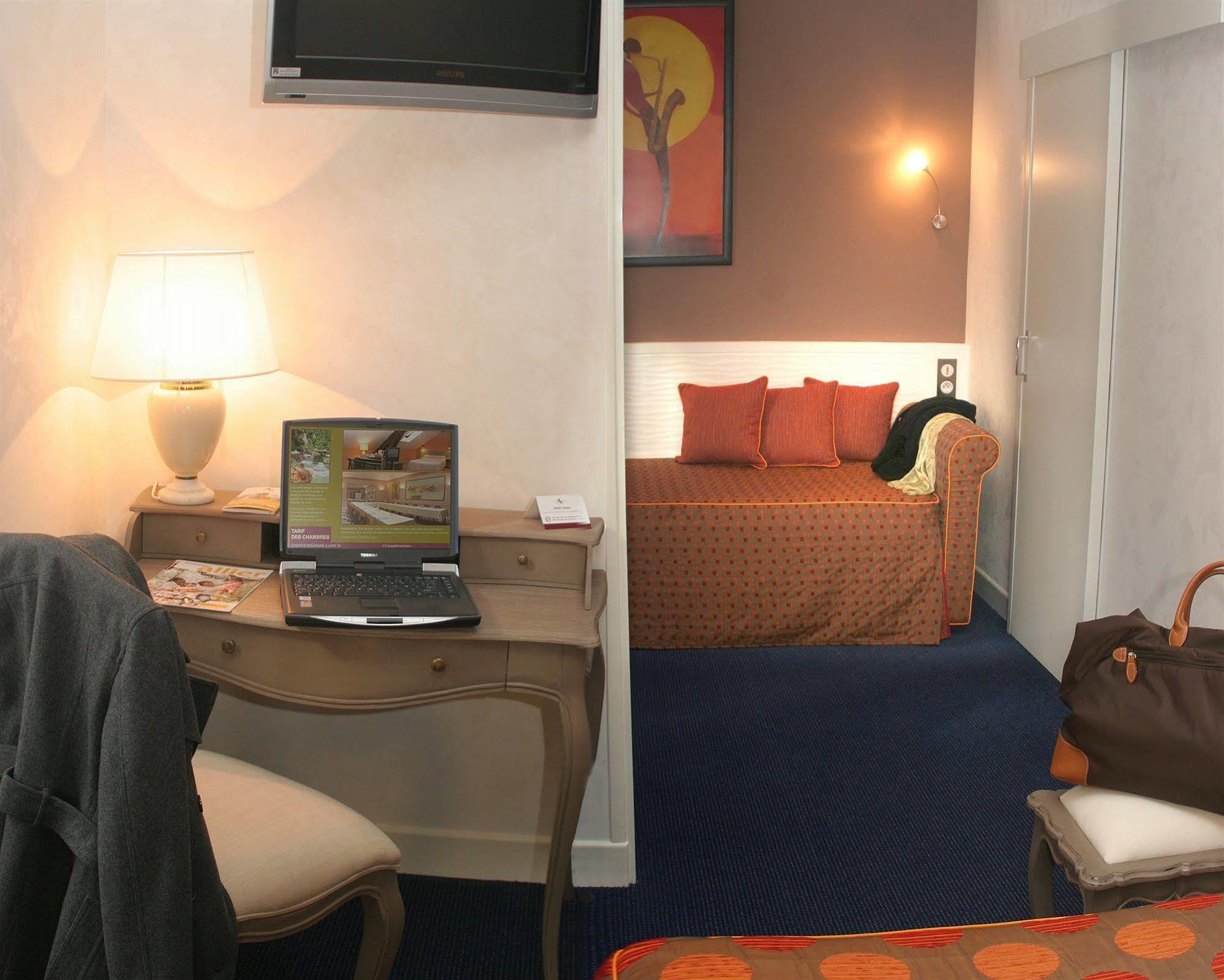 Hotel Arverna Vichy - Clt'Hotel Zewnętrze zdjęcie